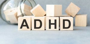 بیش فعالی یا ADHD چیست؟ علائم، تشخیص و درمان اختلال کم‌توجهی